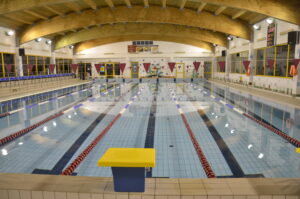 nieckę sportową z sześcioma torami o długości 25m