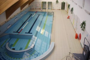 nieckę rekreacyjną z masażami karku